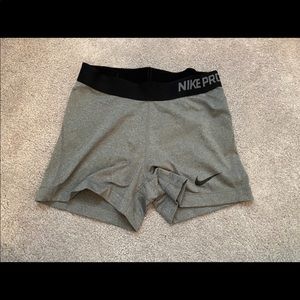 Medium Nike Pros grey